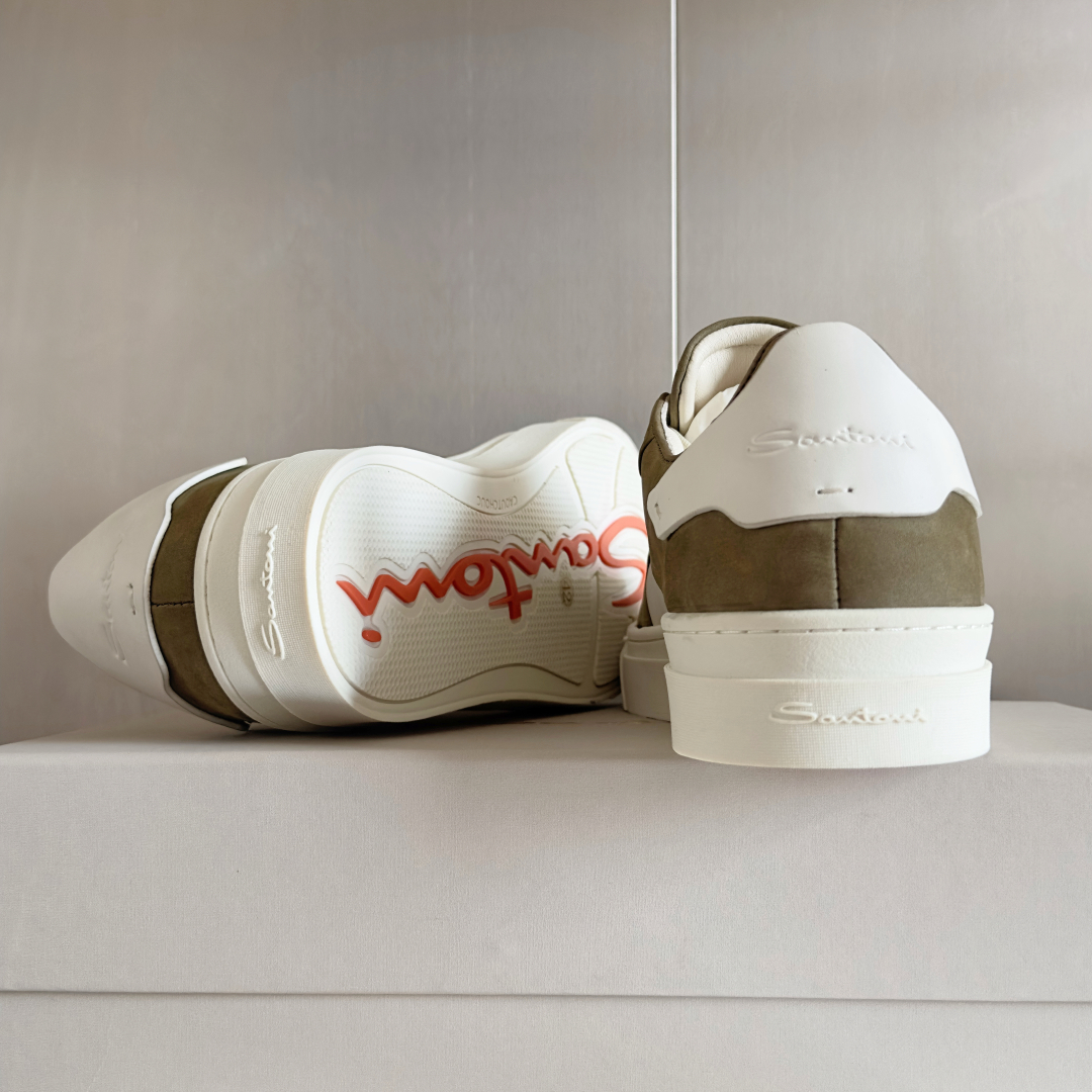 顶级版本：男款
Santoni 圣东尼 最新 黑白休闲 运动鞋 板鞋 小白鞋
原版购入开发 做货 从最深