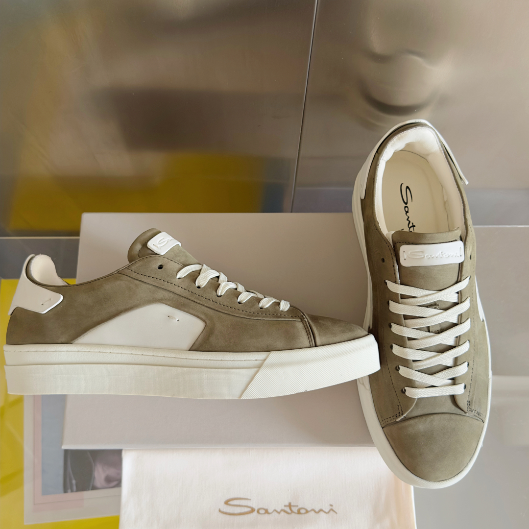 顶级版本：男款
Santoni 圣东尼 最新 黑白休闲 运动鞋 板鞋 小白鞋
原版购入开发 做货 从最深