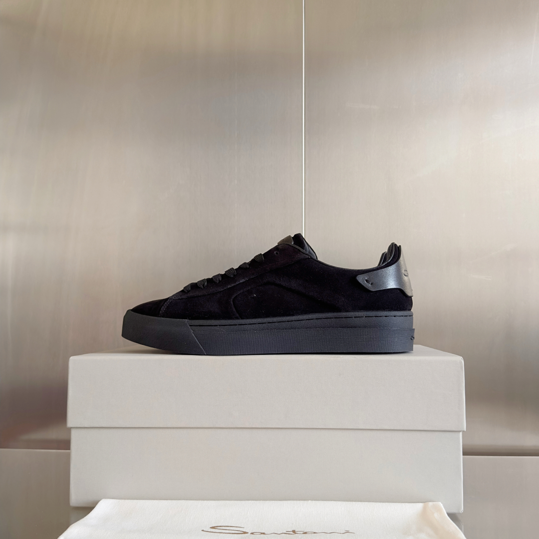 顶级版本：男款
Santoni 圣东尼 最新 黑白休闲 运动鞋 板鞋 小白鞋
原版购入开发 做货 从最深