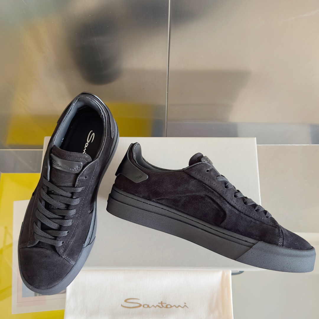 顶级版本：男款
Santoni 圣东尼 最新 黑白休闲 运动鞋 板鞋 小白鞋
原版购入开发 做货 从最深