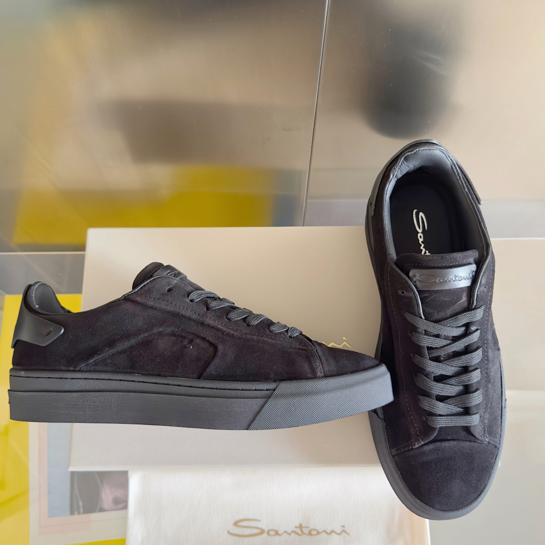 顶级版本：男款
Santoni 圣东尼 最新 黑白休闲 运动鞋 板鞋 小白鞋
原版购入开发 做货 从最深