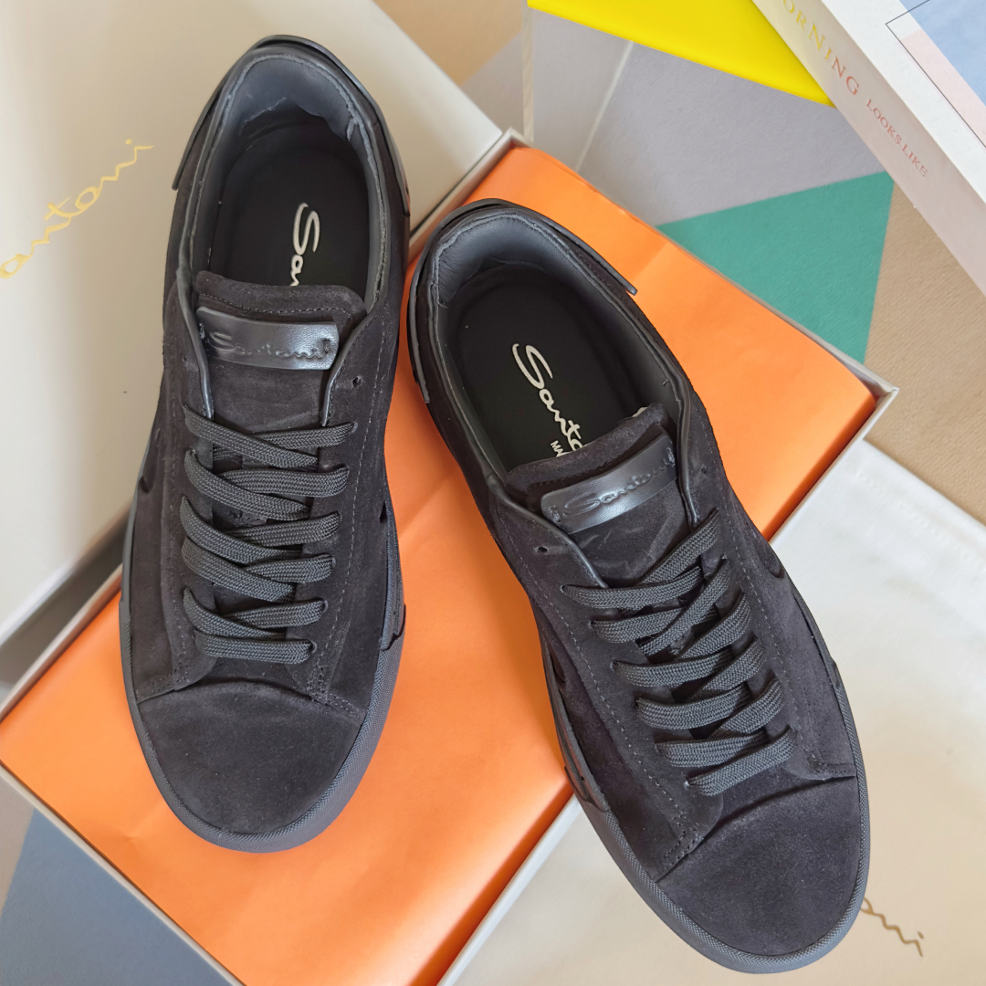 顶级版本：男款
Santoni 圣东尼 最新 黑白休闲 运动鞋 板鞋 小白鞋
原版购入开发 做货 从最深