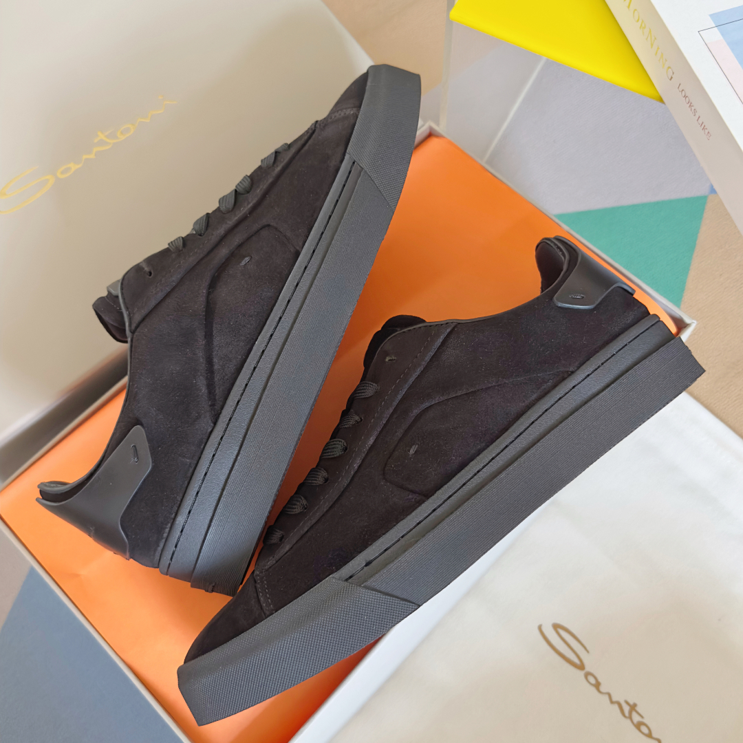 顶级版本：男款
Santoni 圣东尼 最新 黑白休闲 运动鞋 板鞋 小白鞋
原版购入开发 做货 从最深