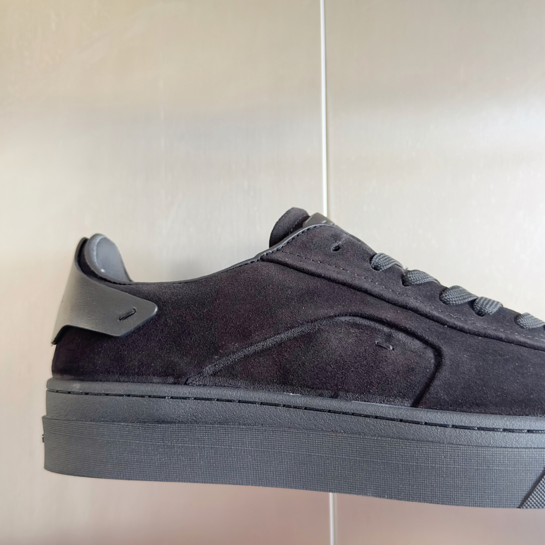 顶级版本：男款
Santoni 圣东尼 最新 黑白休闲 运动鞋 板鞋 小白鞋
原版购入开发 做货 从最深