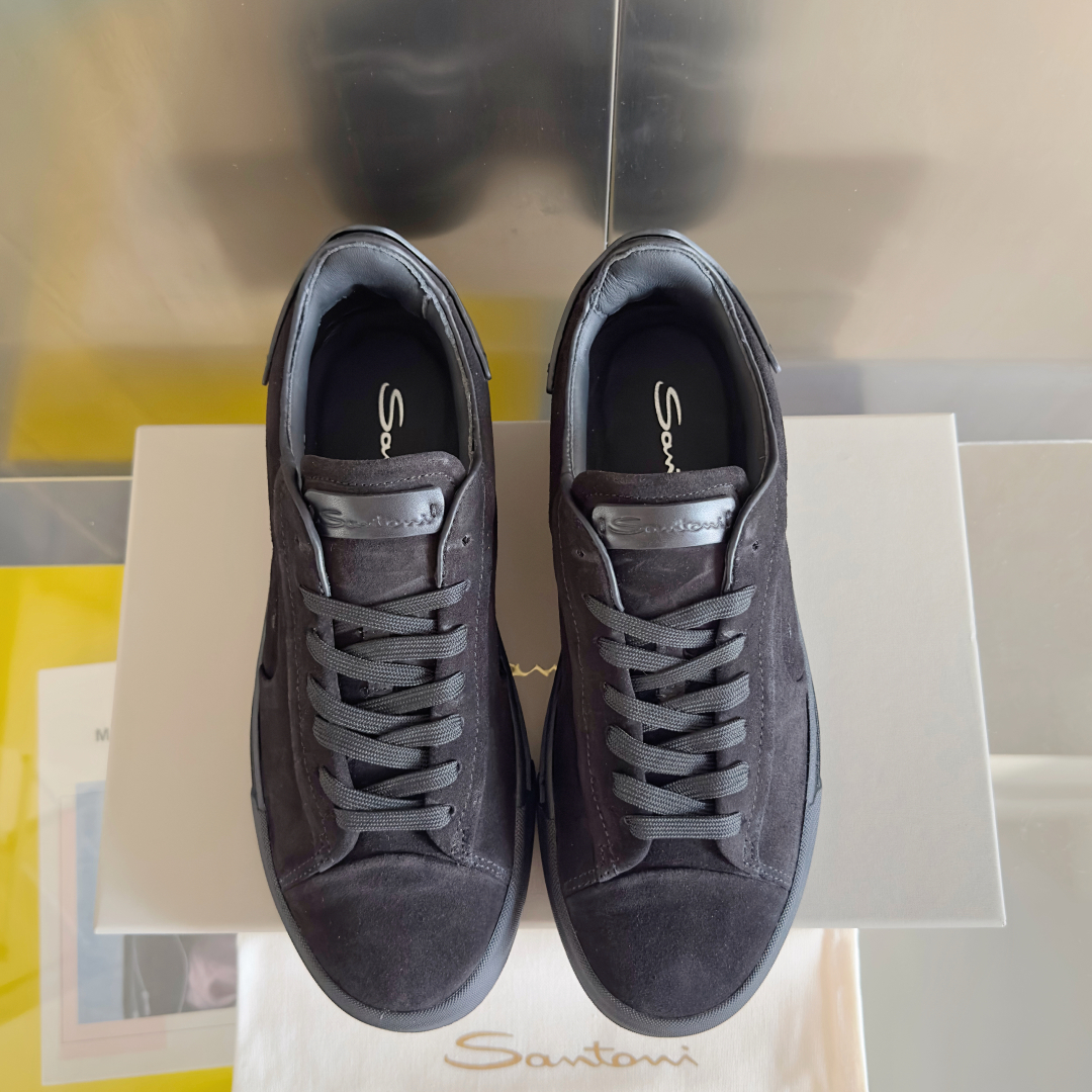 顶级版本：男款
Santoni 圣东尼 最新 黑白休闲 运动鞋 板鞋 小白鞋
原版购入开发 做货 从最深