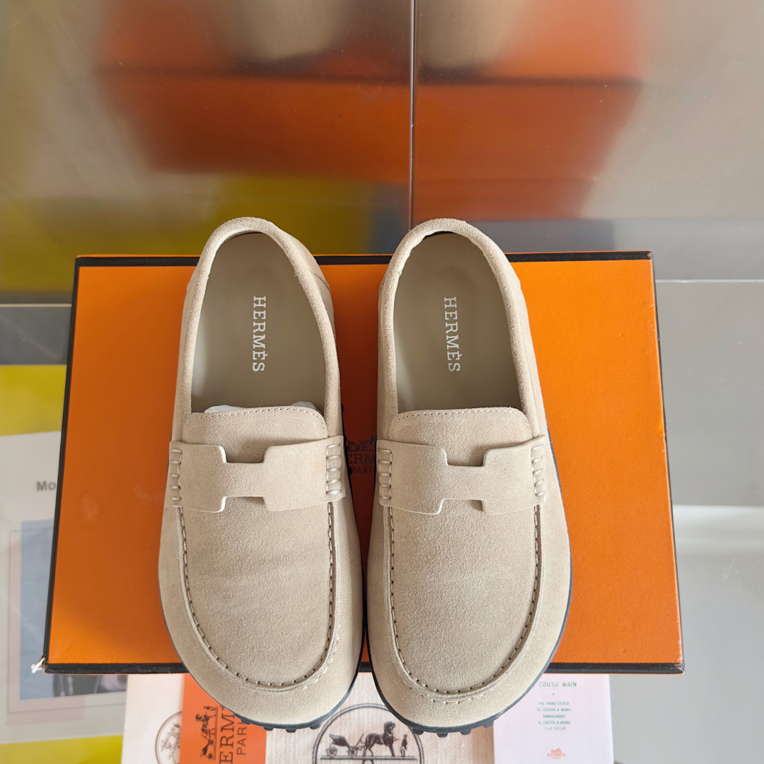 顶级版本：女款
Hermes爱马仕H家 Lazy系列 乐福鞋
原版购入开发 做货 这款Lazy乐福鞋 麂