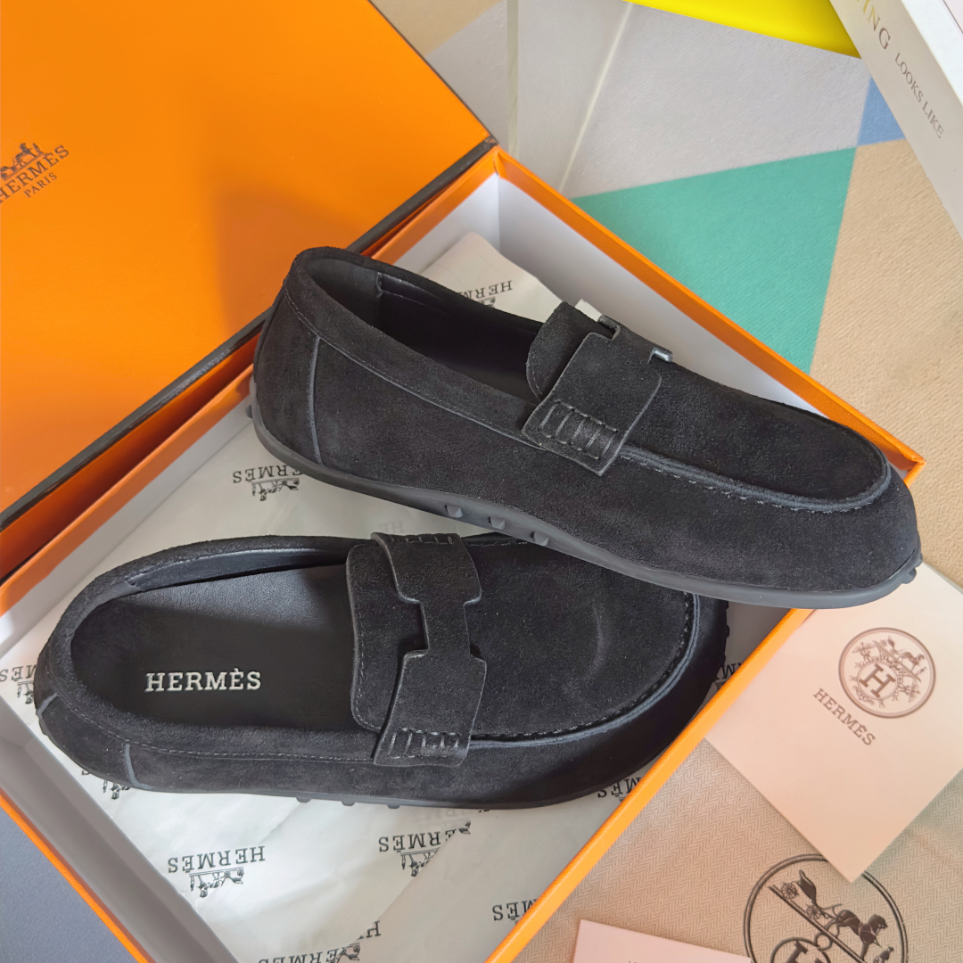 顶级版本：女款
Hermes爱马仕H家 Lazy系列 乐福鞋
原版购入开发 做货 这款Lazy乐福鞋 麂