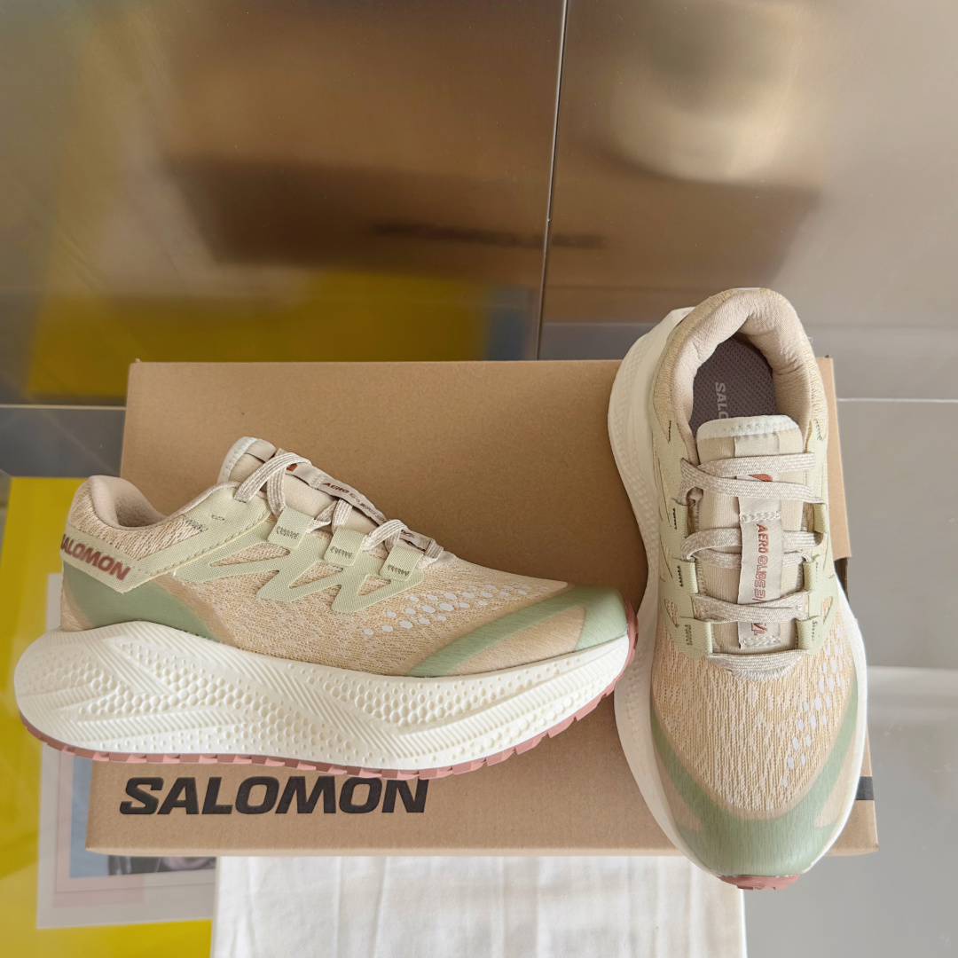 顶级版本:情侣款
Salomon 萨洛蒙Aero Glide 3代 超轻 户外 休闲 运动鞋 跑步鞋
約