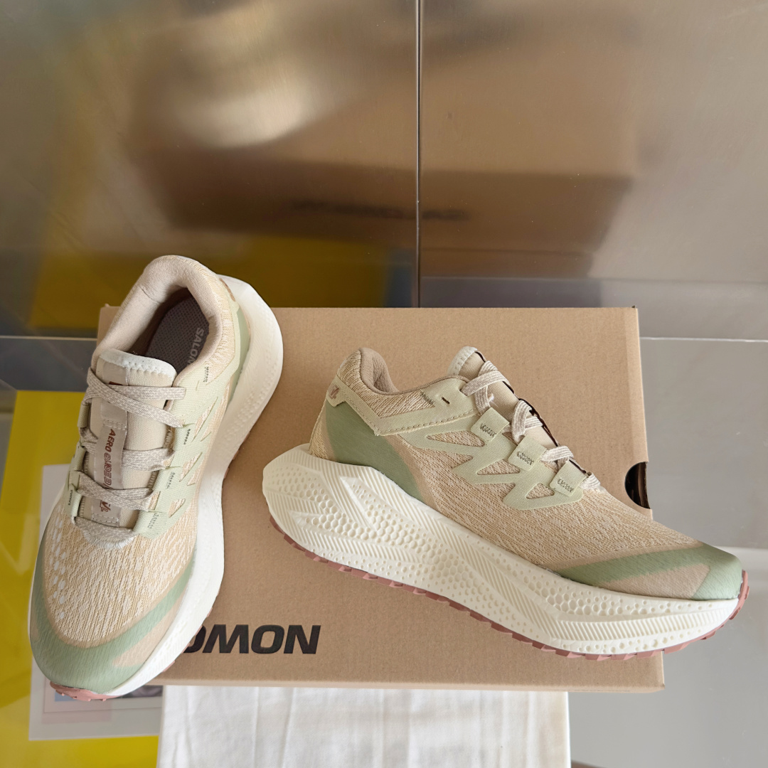 顶级版本:情侣款
Salomon 萨洛蒙Aero Glide 3代 超轻 户外 休闲 运动鞋 跑步鞋
約