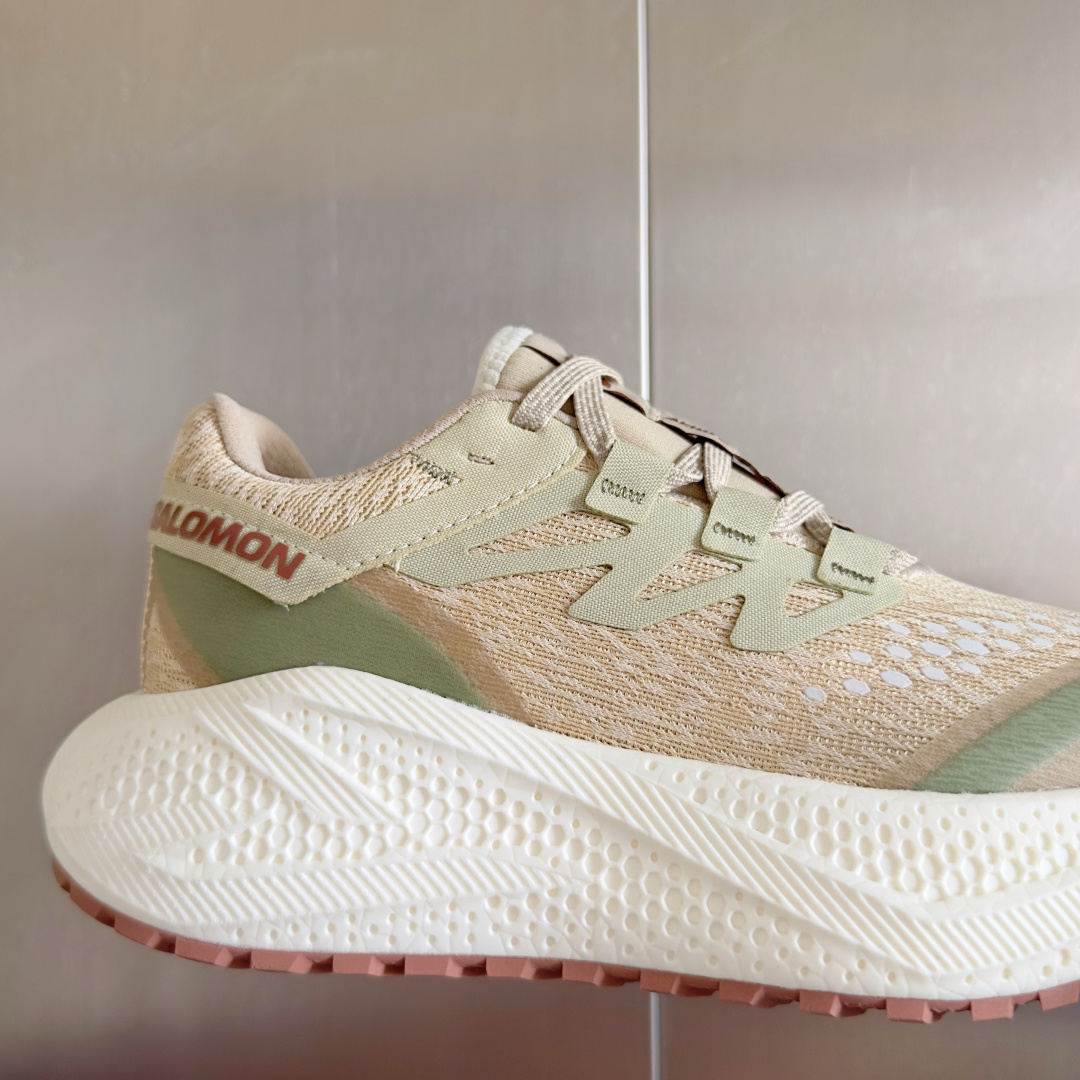 顶级版本:情侣款
Salomon 萨洛蒙Aero Glide 3代 超轻 户外 休闲 运动鞋 跑步鞋
約