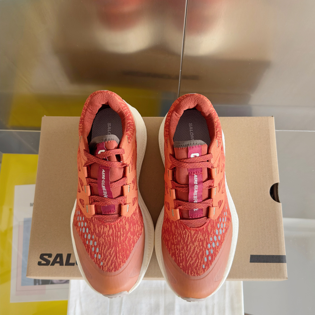 顶级版本:情侣款
Salomon 萨洛蒙Aero Glide 3代 超轻 户外 休闲 运动鞋 跑步鞋
約