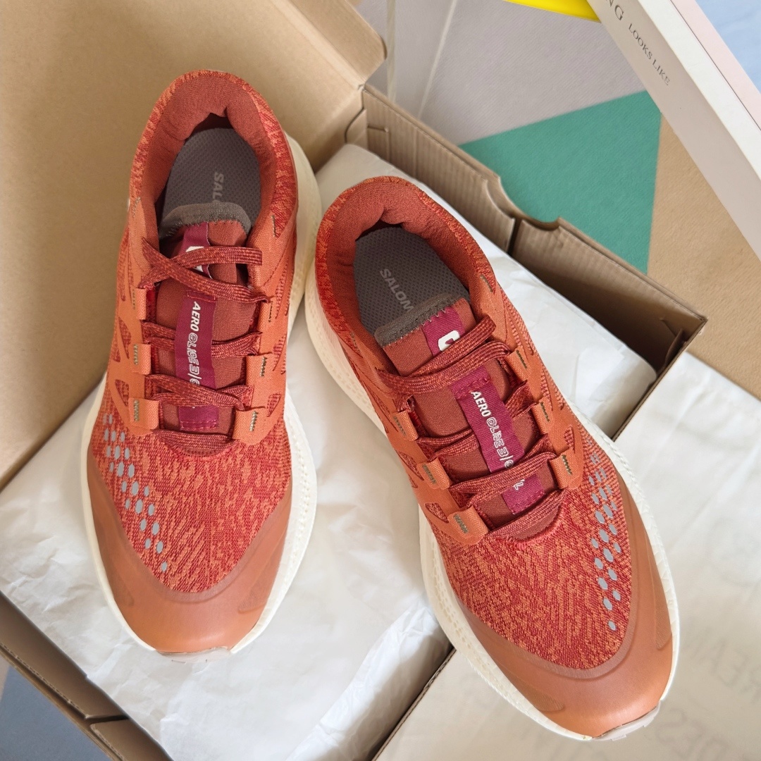 顶级版本:情侣款
Salomon 萨洛蒙Aero Glide 3代 超轻 户外 休闲 运动鞋 跑步鞋
約
