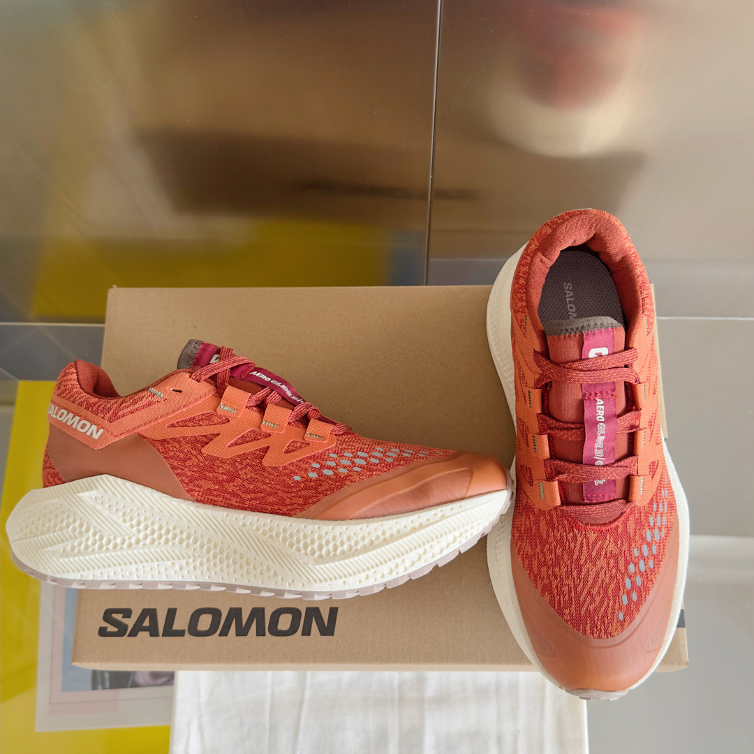 顶级版本:情侣款
Salomon 萨洛蒙Aero Glide 3代 超轻 户外 休闲 运动鞋 跑步鞋
約
