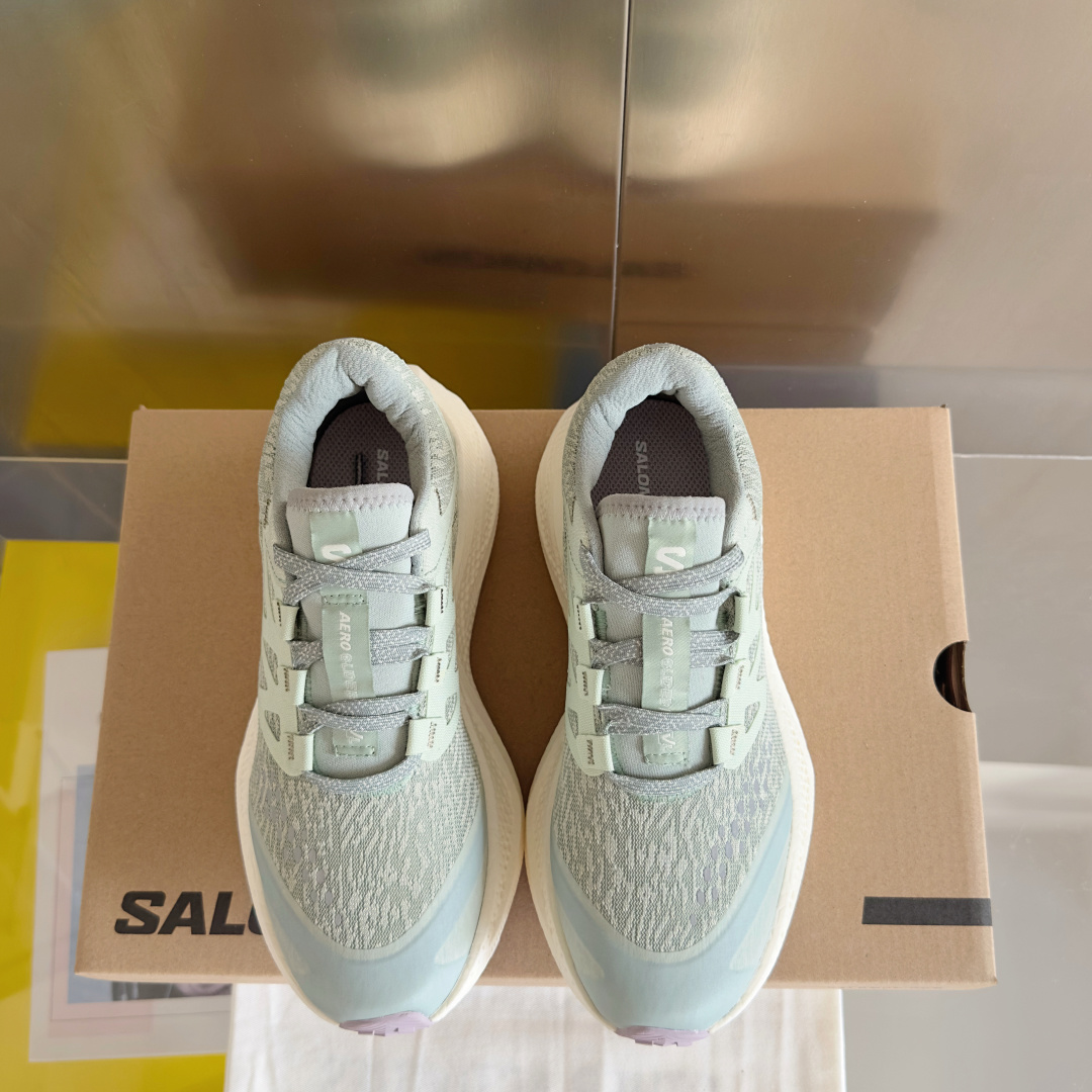 顶级版本:情侣款
Salomon 萨洛蒙Aero Glide 3代 超轻 户外 休闲 运动鞋 跑步鞋
約