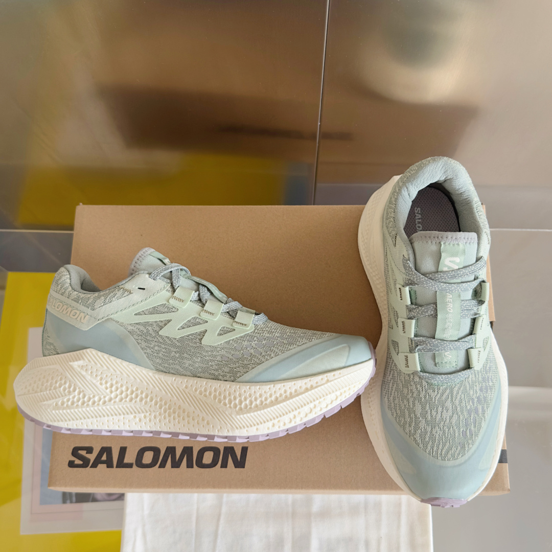 顶级版本:情侣款
Salomon 萨洛蒙Aero Glide 3代 超轻 户外 休闲 运动鞋 跑步鞋
約