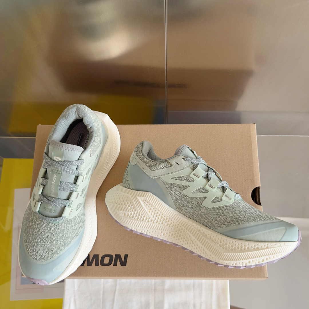 顶级版本:情侣款
Salomon 萨洛蒙Aero Glide 3代 超轻 户外 休闲 运动鞋 跑步鞋
約