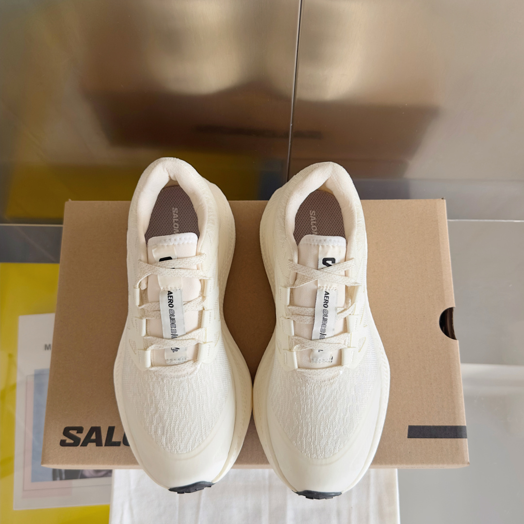 顶级版本:情侣款
Salomon 萨洛蒙Aero Glide 3代 超轻 户外 休闲 运动鞋 跑步鞋
約