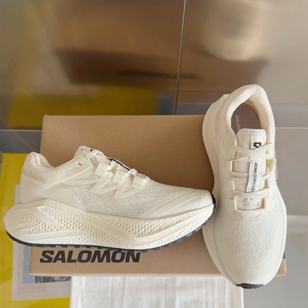 顶级版本:情侣款
Salomon 萨洛蒙Aero Glide 3代 超轻 户外 休闲 运动鞋 跑步鞋
約