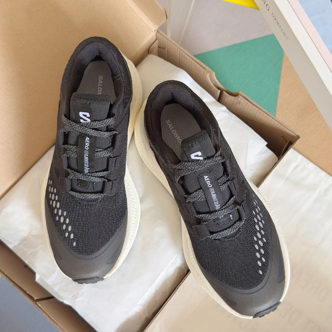 顶级版本:情侣款
Salomon 萨洛蒙Aero Glide 3代 超轻 户外 休闲 运动鞋 跑步鞋
約