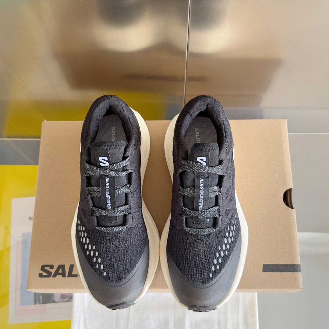 顶级版本:情侣款
Salomon 萨洛蒙Aero Glide 3代 超轻 户外 休闲 运动鞋 跑步鞋
約