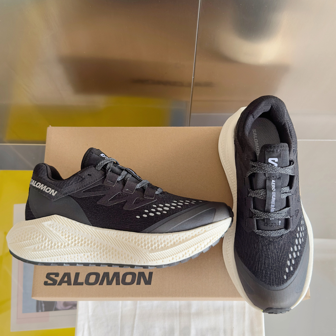 顶级版本:情侣款
Salomon 萨洛蒙Aero Glide 3代 超轻 户外 休闲 运动鞋 跑步鞋
約