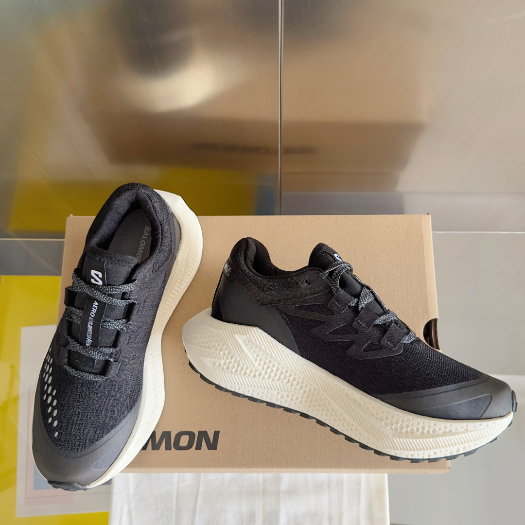 顶级版本:情侣款
Salomon 萨洛蒙Aero Glide 3代 超轻 户外 休闲 运动鞋 跑步鞋
約