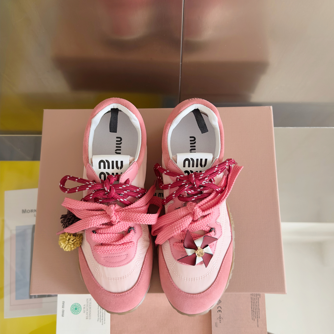 顶级版本：女款【无饰品-20】
MiuMiu缪缪 最新Tyre系列 休闲 运动鞋 德训鞋 饼干鞋
原版购