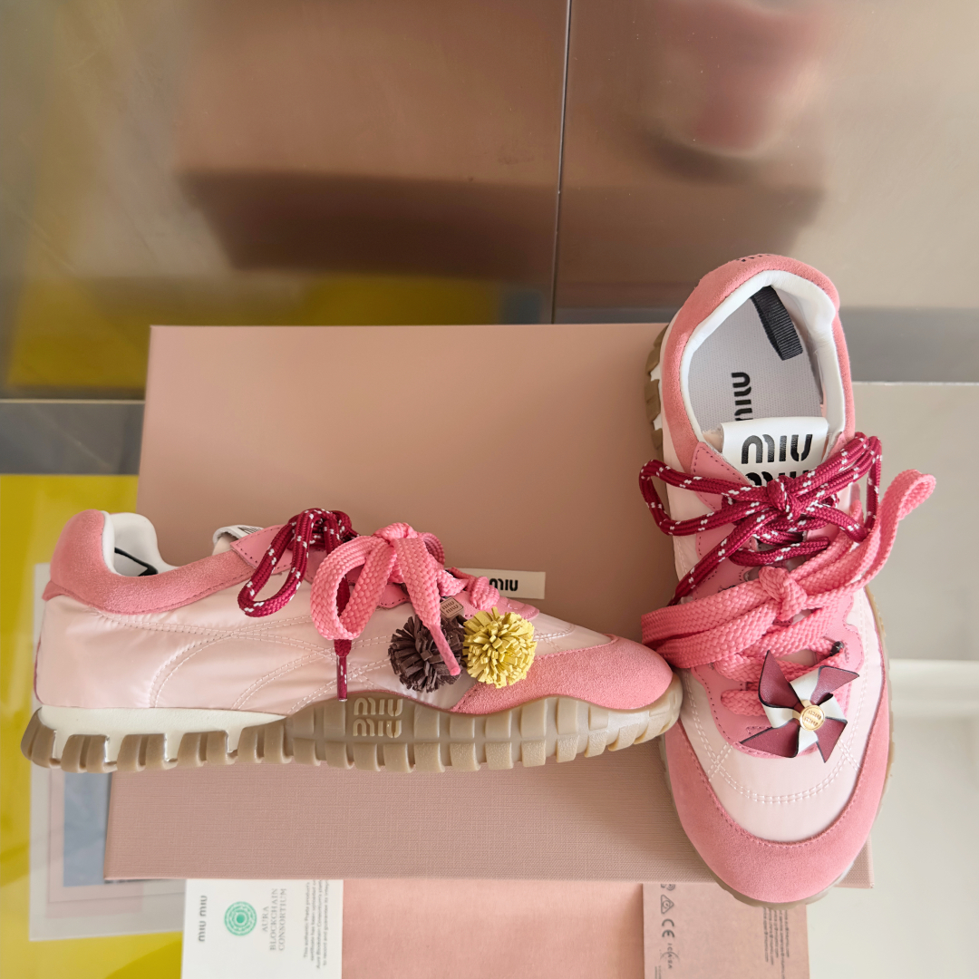 顶级版本：女款【无饰品-20】
MiuMiu缪缪 最新Tyre系列 休闲 运动鞋 德训鞋 饼干鞋
原版购