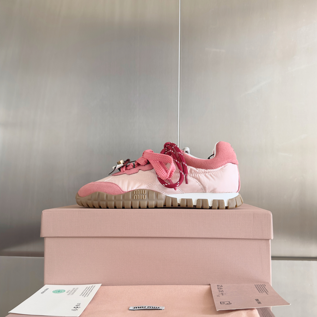 顶级版本：女款【无饰品-20】
MiuMiu缪缪 最新Tyre系列 休闲 运动鞋 德训鞋 饼干鞋
原版购