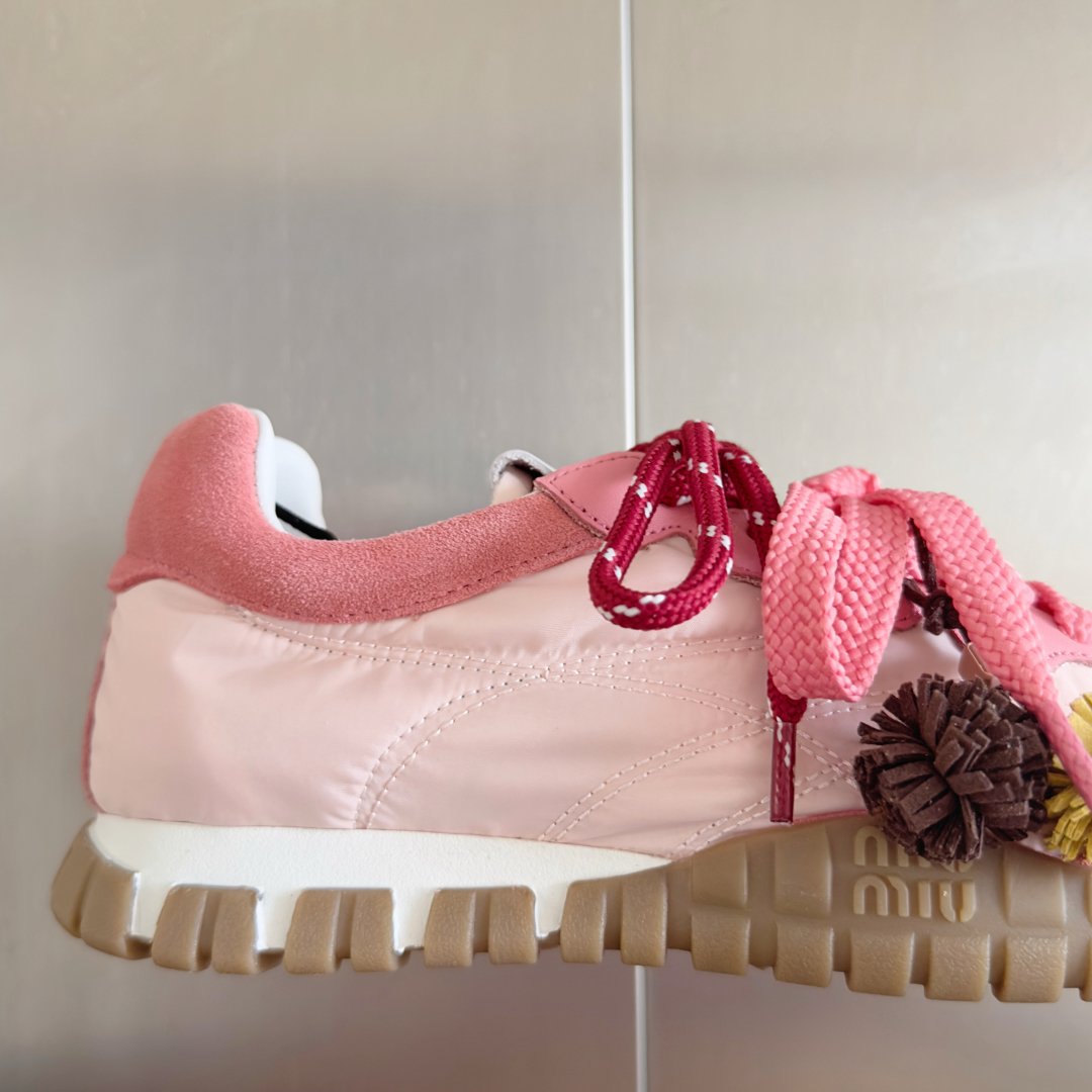 顶级版本：女款【无饰品-20】
MiuMiu缪缪 最新Tyre系列 休闲 运动鞋 德训鞋 饼干鞋
原版购