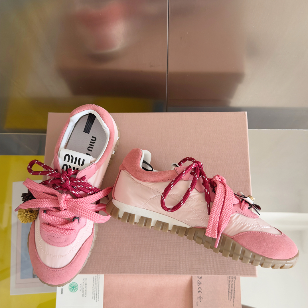 顶级版本：女款【无饰品-20】
MiuMiu缪缪 最新Tyre系列 休闲 运动鞋 德训鞋 饼干鞋
原版购
