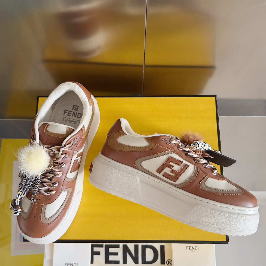 顶级版本:女款
Fendi芬迪 厚底match系列 小玩偶 休闲 运动鞋
原版购入开发 做货 原版购入开