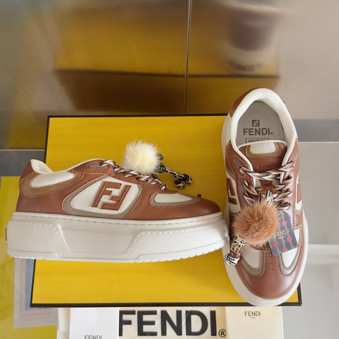 顶级版本:女款
Fendi芬迪 厚底match系列 小玩偶 休闲 运动鞋
原版购入开发 做货 原版购入开