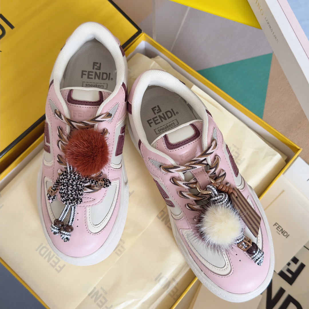 顶级版本:女款
Fendi芬迪 厚底match系列 小玩偶 休闲 运动鞋
原版购入开发 做货 原版购入开