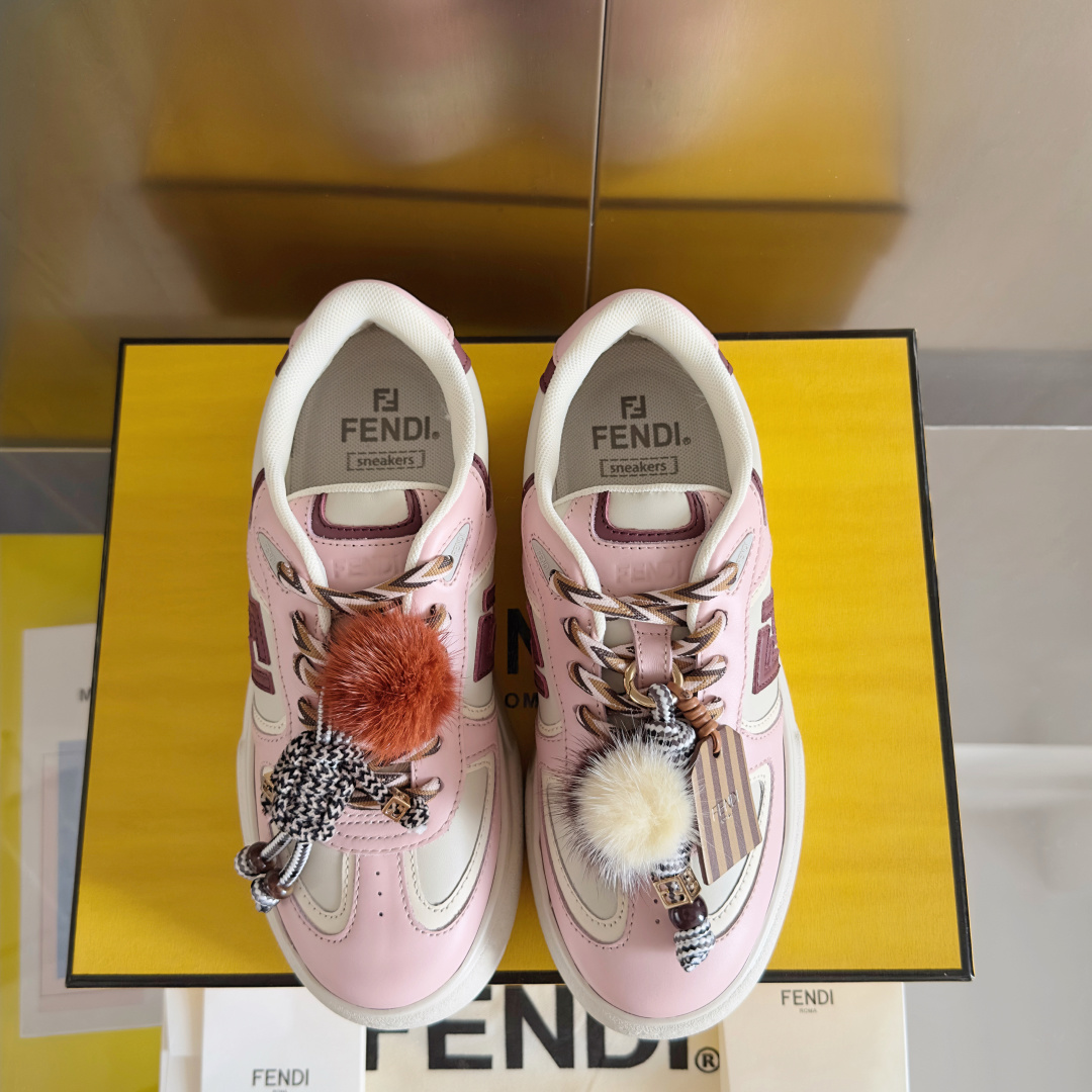 顶级版本:女款
Fendi芬迪 厚底match系列 小玩偶 休闲 运动鞋
原版购入开发 做货 原版购入开