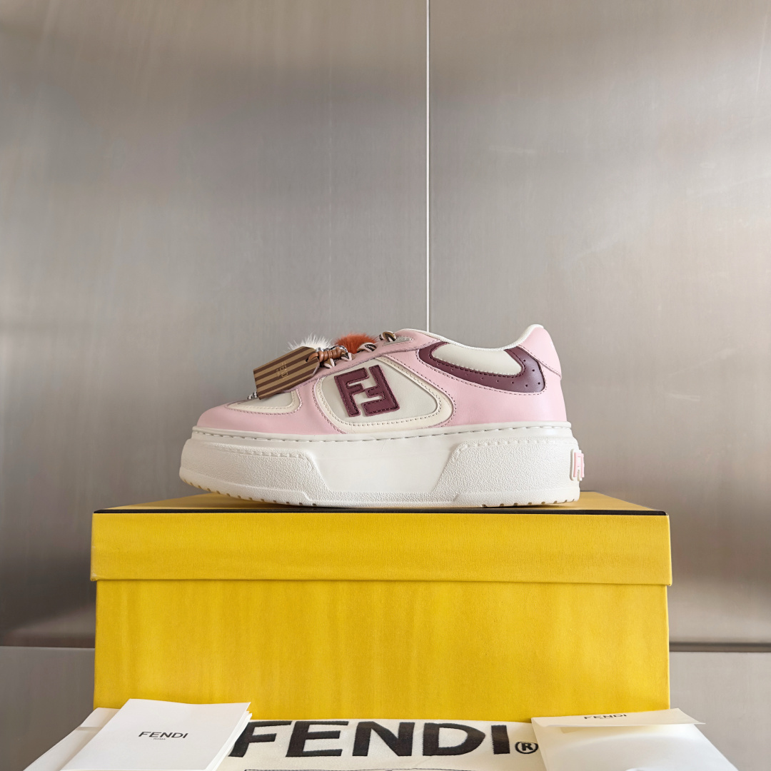 顶级版本:女款
Fendi芬迪 厚底match系列 小玩偶 休闲 运动鞋
原版购入开发 做货 原版购入开