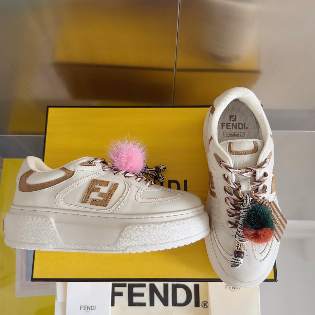 顶级版本:女款
Fendi芬迪 厚底match系列 小玩偶 休闲 运动鞋
原版购入开发 做货 原版购入开