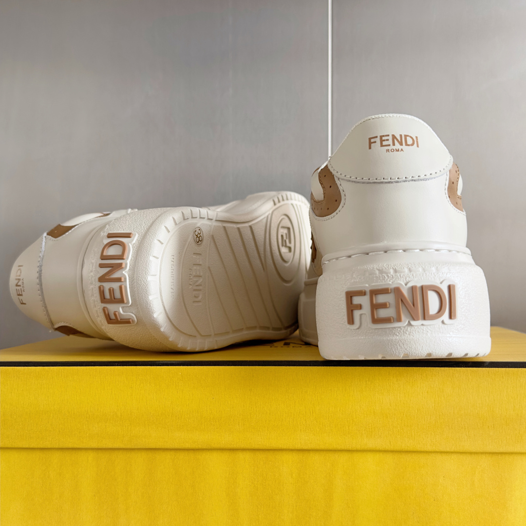 顶级版本:女款
Fendi芬迪 厚底match系列 小玩偶 休闲 运动鞋
原版购入开发 做货 原版购入开