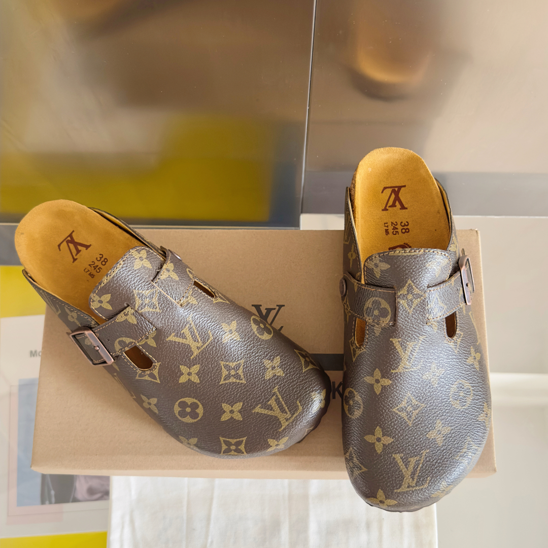 顶级版本：情侣款男士+10
Birkenstock x 联名Lv 情侣款 勃肯鞋 休闲 爆头 拖鞋
Bi