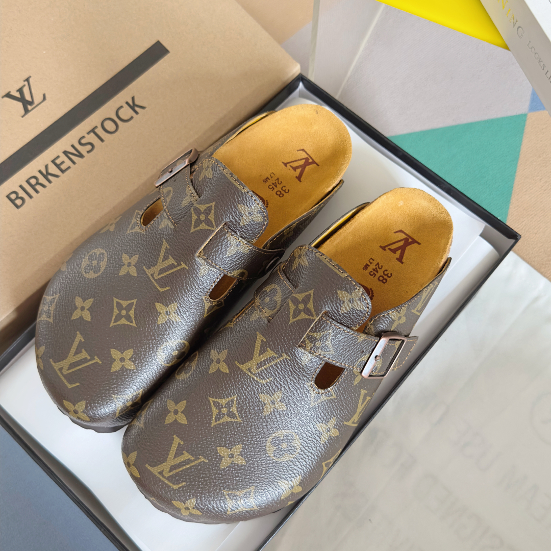 顶级版本：情侣款男士+10
Birkenstock x 联名Lv 情侣款 勃肯鞋 休闲 爆头 拖鞋
Bi