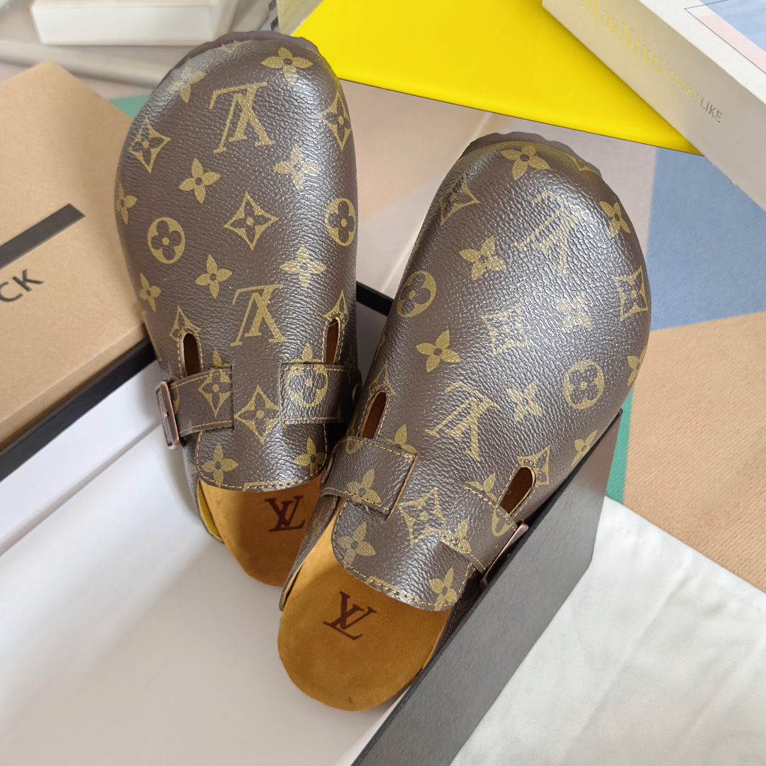 顶级版本：情侣款男士+10
Birkenstock x 联名Lv 情侣款 勃肯鞋 休闲 爆头 拖鞋
Bi