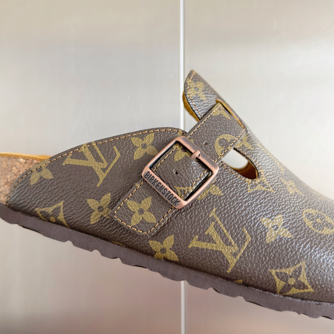 顶级版本：情侣款男士+10
Birkenstock x 联名Lv 情侣款 勃肯鞋 休闲 爆头 拖鞋
Bi