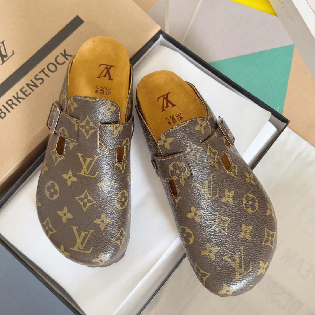 顶级版本：情侣款男士+10
Birkenstock x 联名Lv 情侣款 勃肯鞋 休闲 爆头 拖鞋
Bi