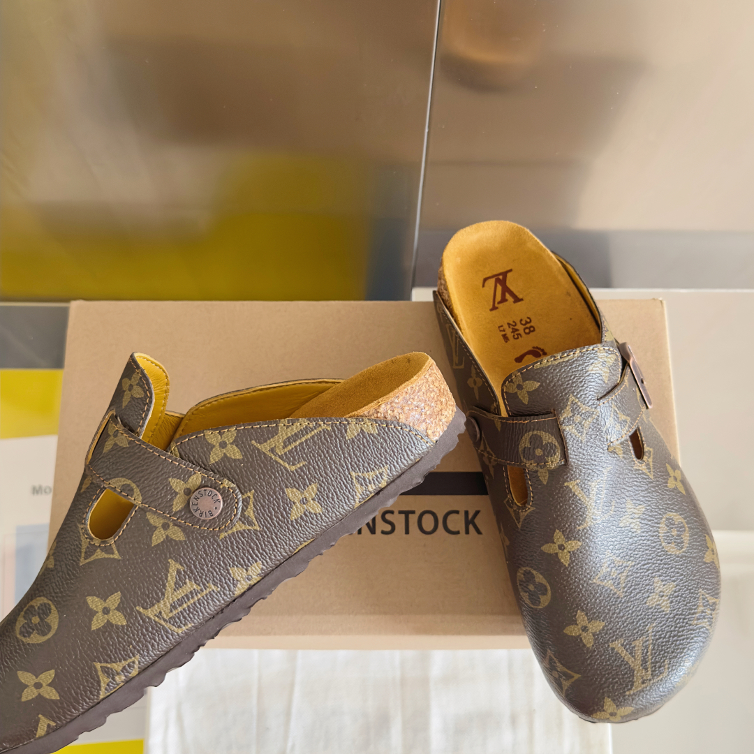 顶级版本：情侣款男士+10
Birkenstock x 联名Lv 情侣款 勃肯鞋 休闲 爆头 拖鞋
Bi