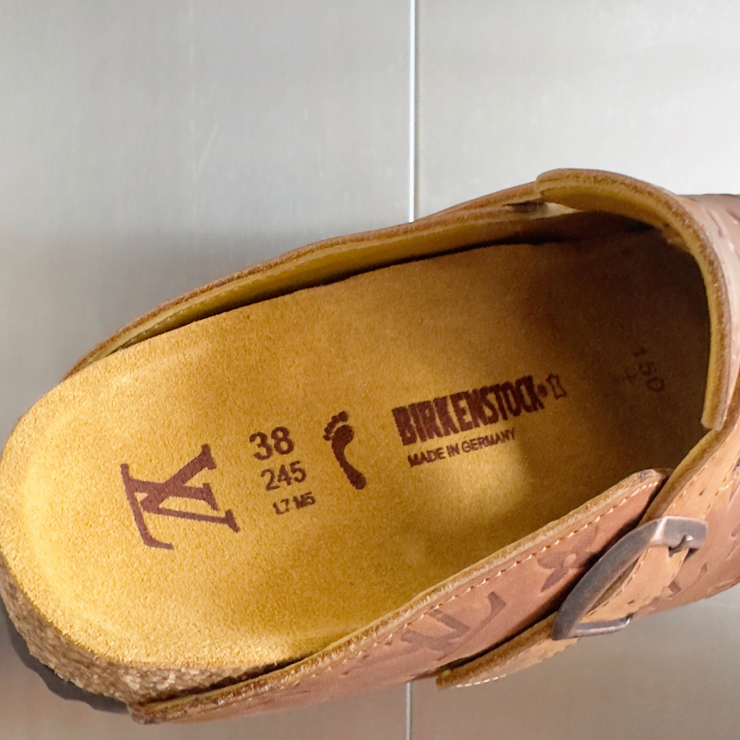 顶级版本：情侣款男士+10
Birkenstock x 联名Lv 情侣款 勃肯鞋 休闲 爆头 拖鞋
Bi