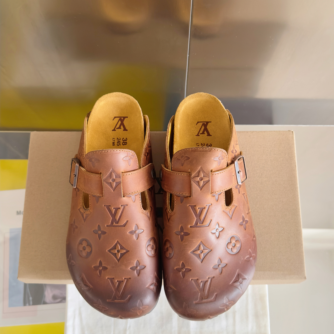 顶级版本：情侣款男士+10
Birkenstock x 联名Lv 情侣款 勃肯鞋 休闲 爆头 拖鞋
Bi