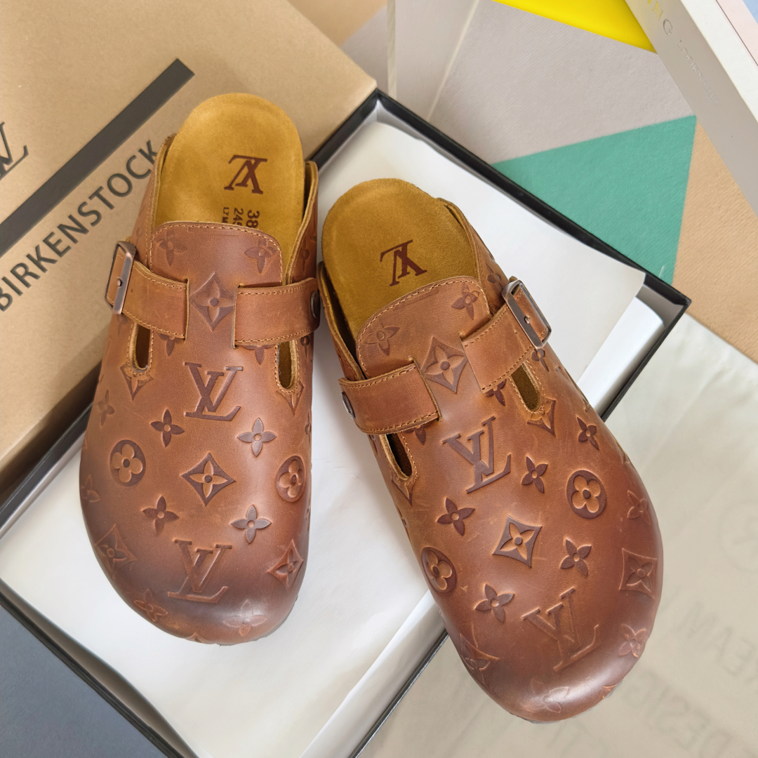 顶级版本：情侣款男士+10
Birkenstock x 联名Lv 情侣款 勃肯鞋 休闲 爆头 拖鞋
Bi