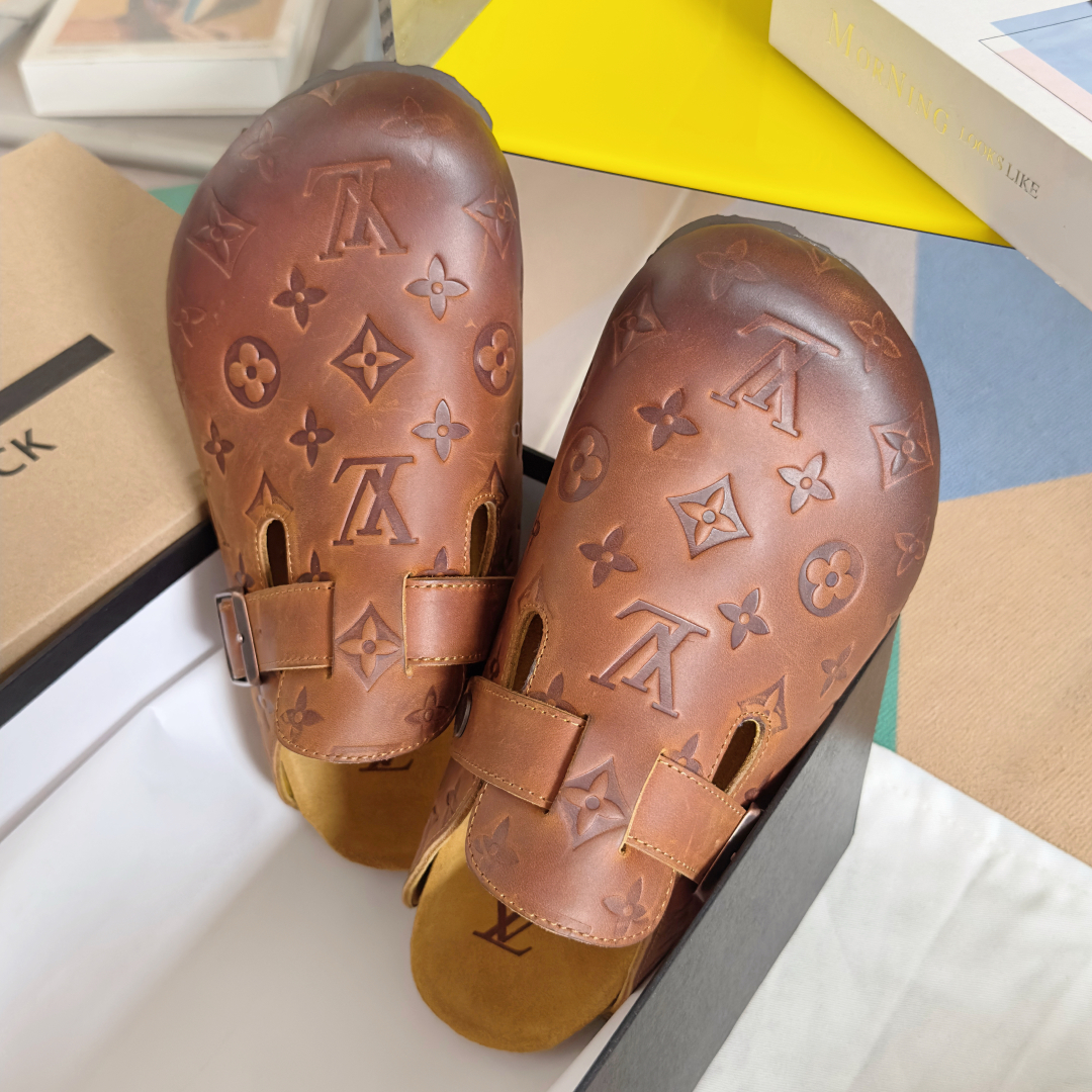 顶级版本：情侣款男士+10
Birkenstock x 联名Lv 情侣款 勃肯鞋 休闲 爆头 拖鞋
Bi