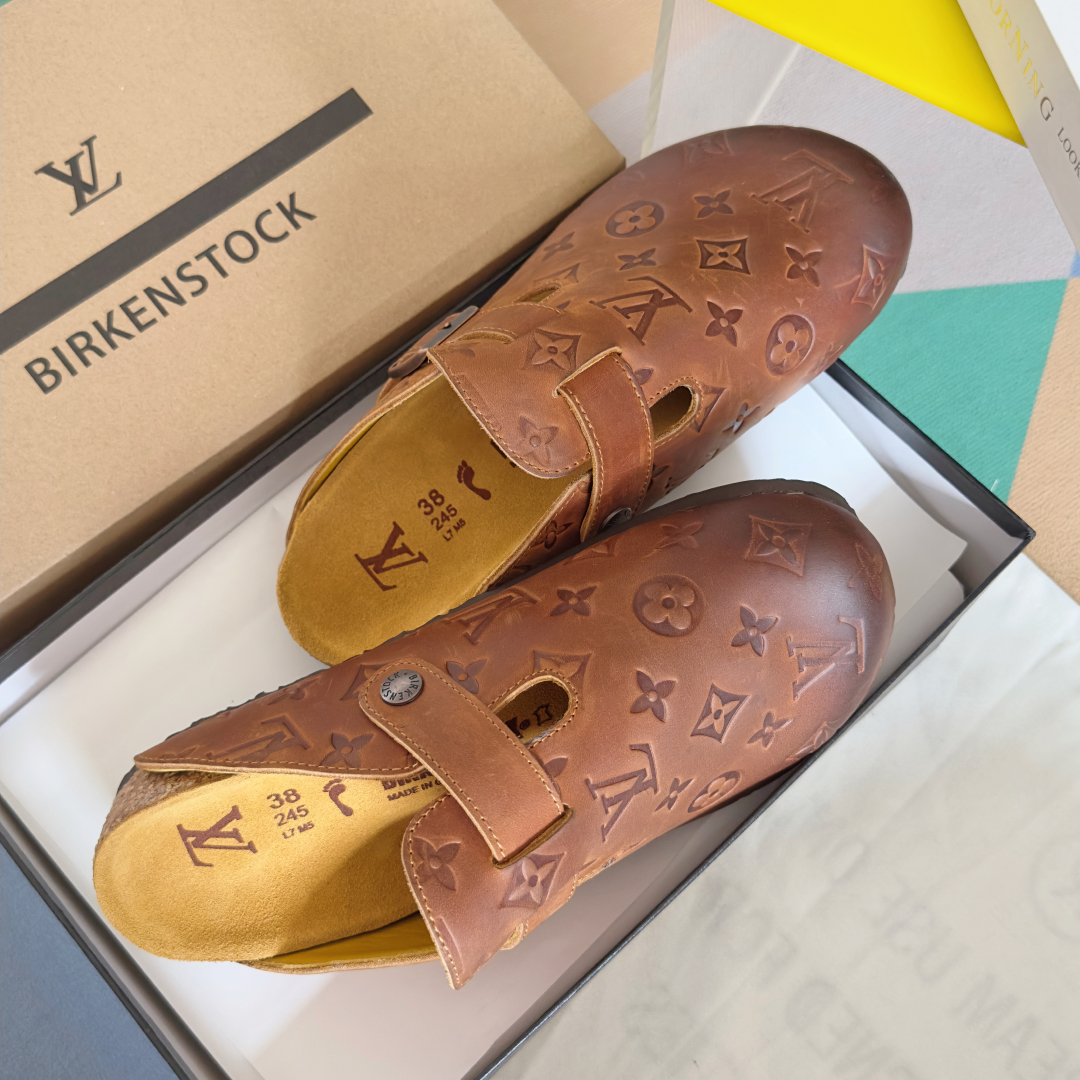 顶级版本：情侣款男士+10
Birkenstock x 联名Lv 情侣款 勃肯鞋 休闲 爆头 拖鞋
Bi