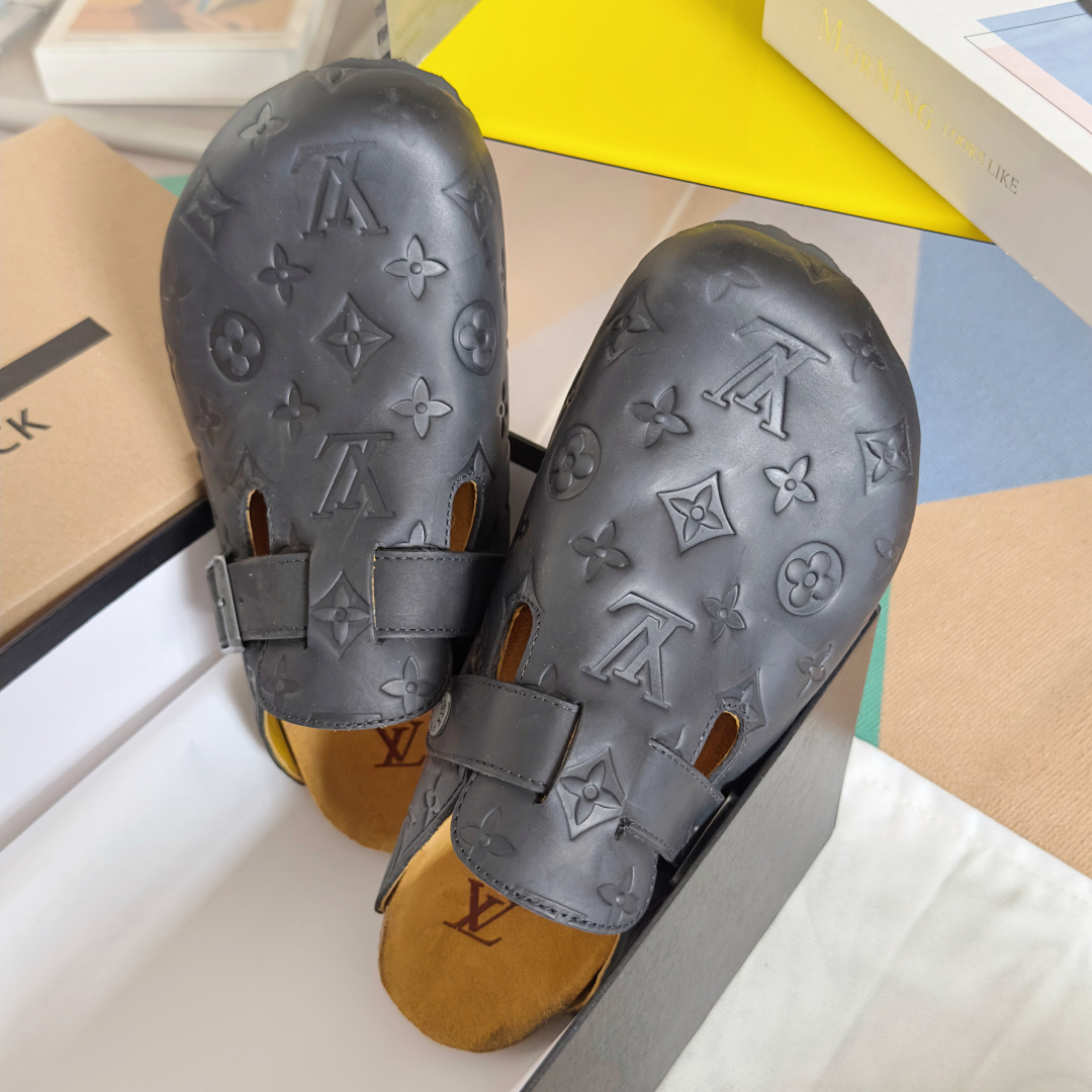 顶级版本：情侣款男士+10
Birkenstock x 联名Lv 情侣款 勃肯鞋 休闲 爆头 拖鞋
Bi